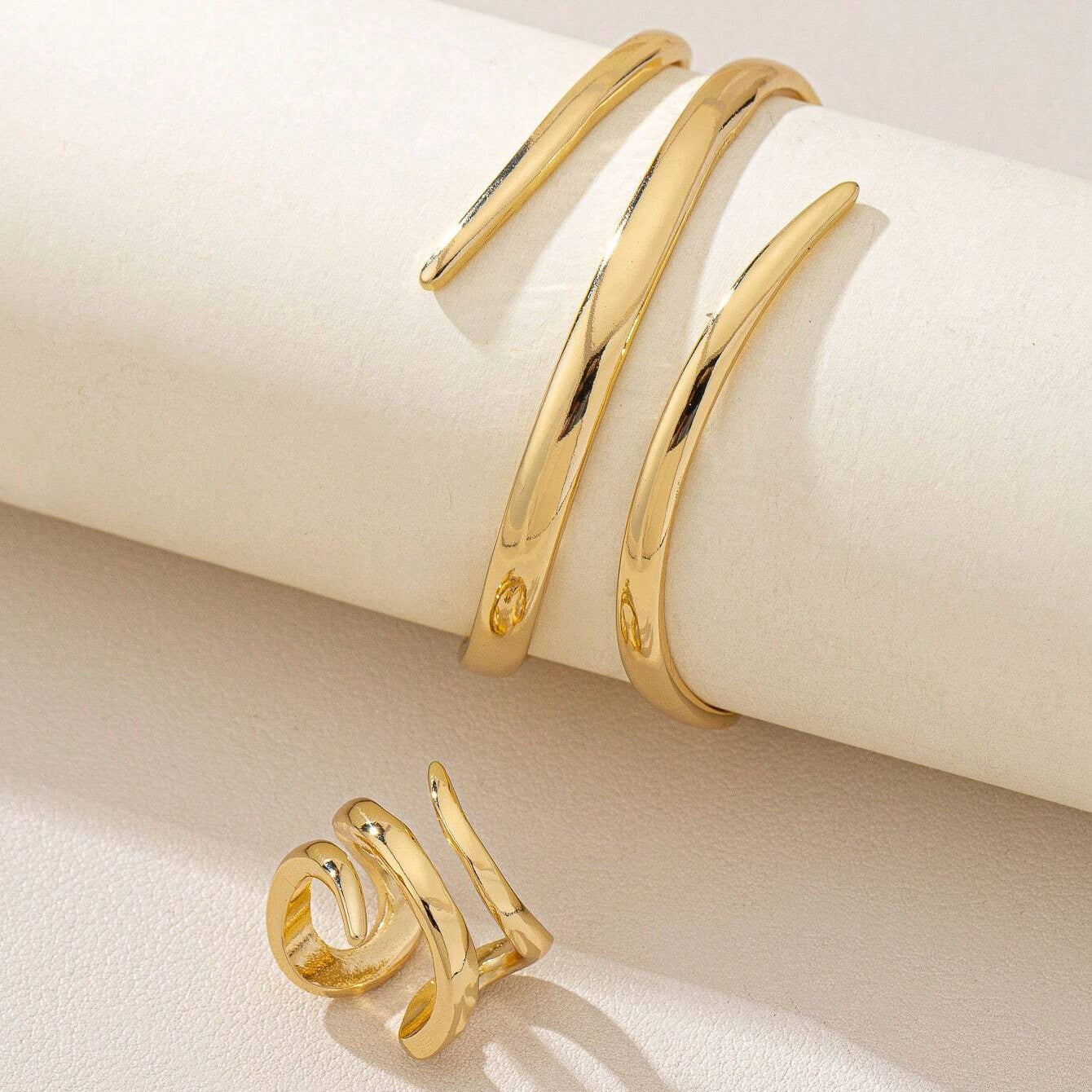 Open Bangle Bracelet – Minimalist Design