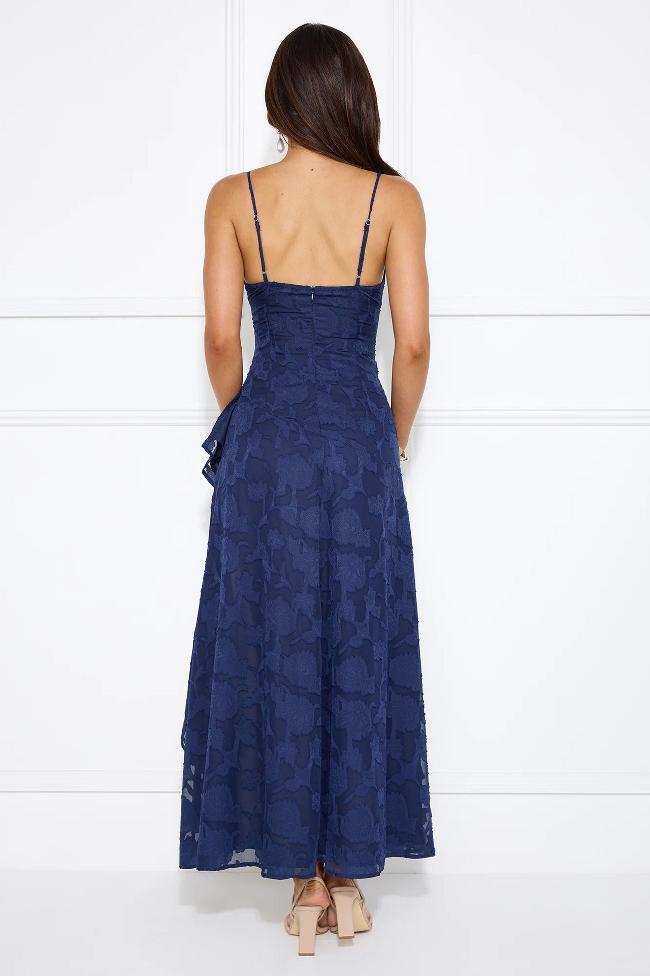 Vero Allure Dress – Sleek Backless Long Fit